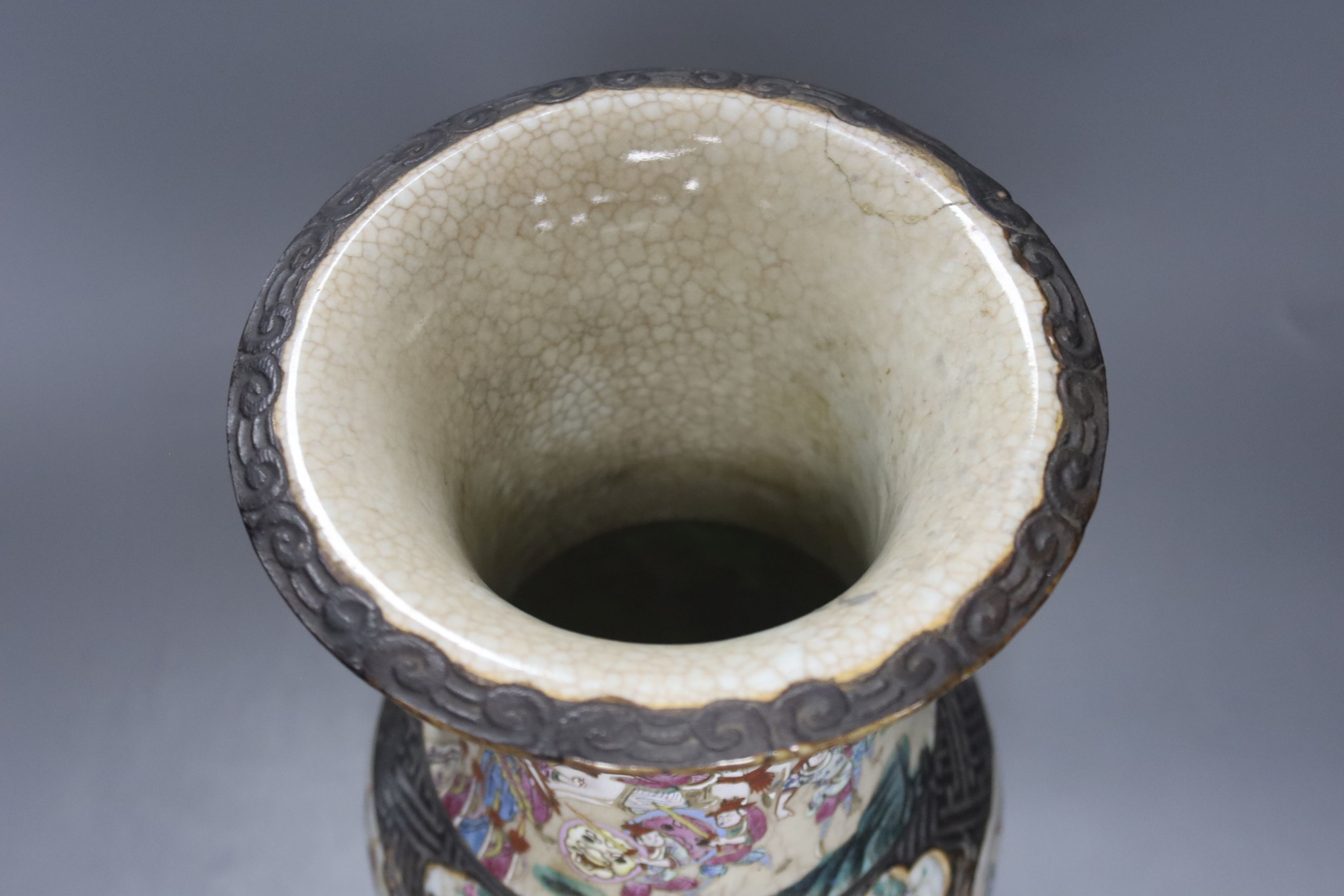 A Chinese famille rose crackle glaze vase, early 20th century